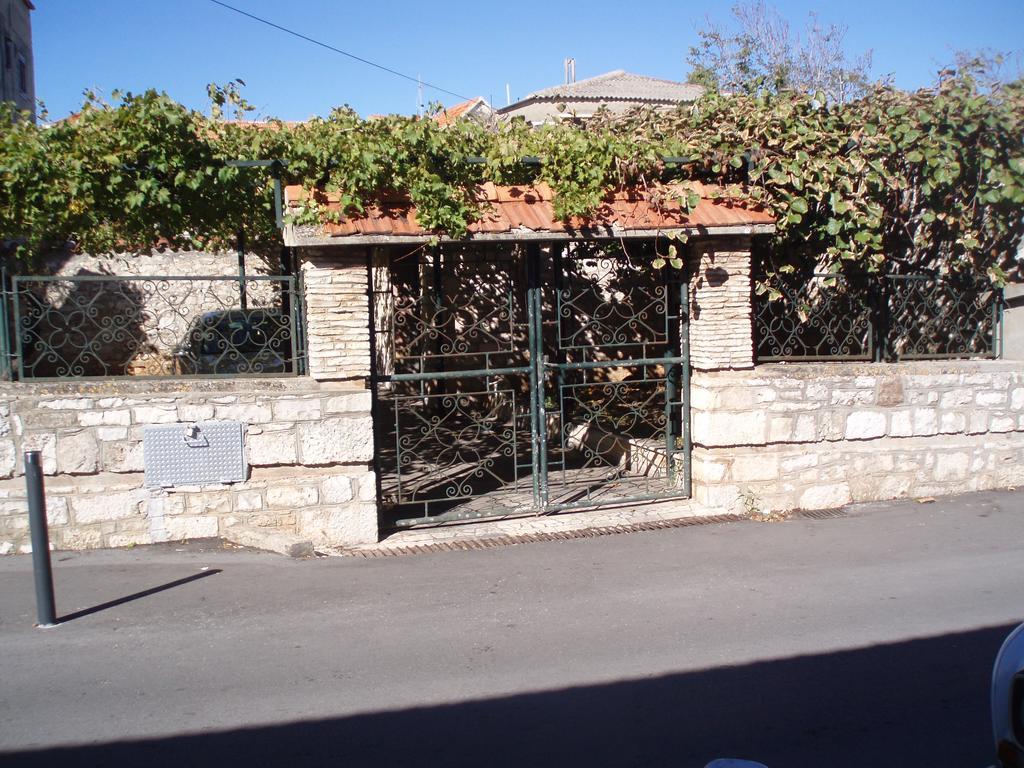 Apartment House Vitaic Supetar Exterior foto